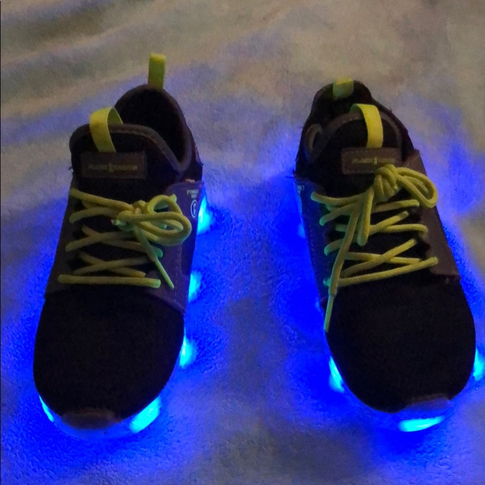 Flash lights Shoes: Little Boys (Size 1)